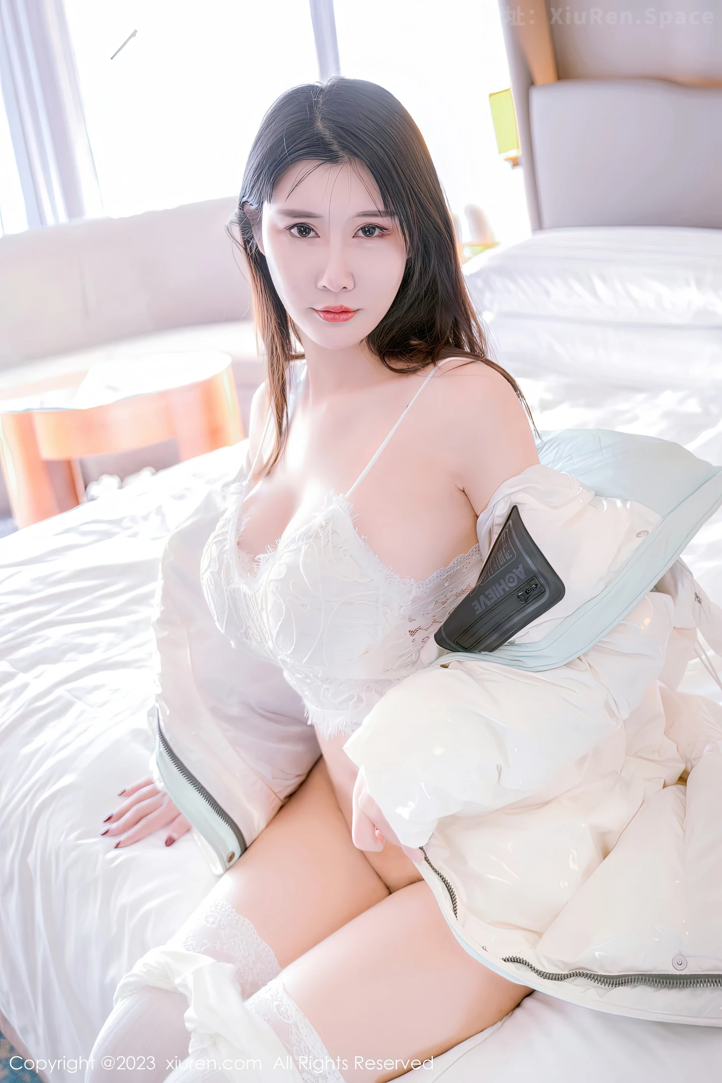 图片[4]-[Xiuren秀人网]2023.01.11 VOL.6118 软软爱吃肉 透视OL制服与蕾丝内衣加黑丝美腿性感私房写真集-秀人网官方网站